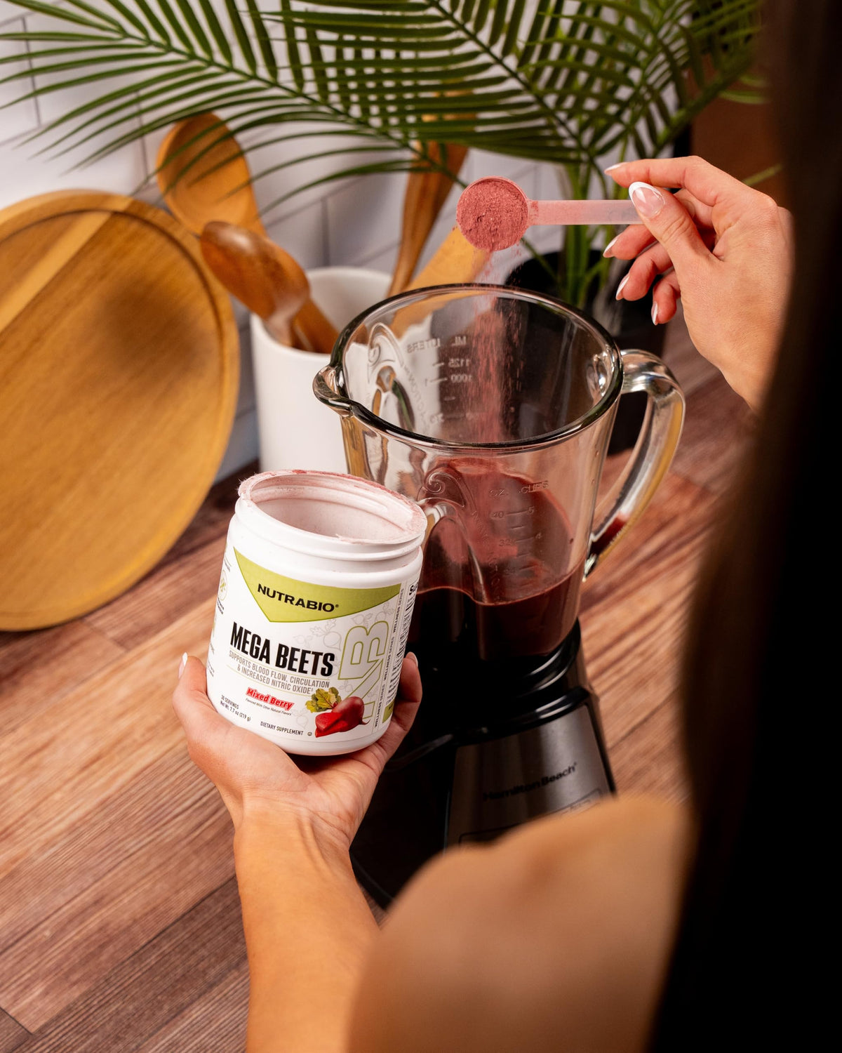 NutraBio Mega Beets Poudre de Racine de Betterave Bio 280g emballage