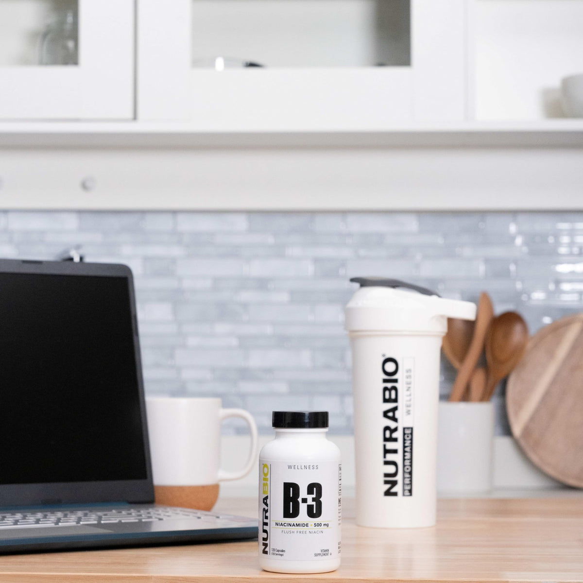 NutraBio Niacinamide 500mg capsules, étiquette et contenu