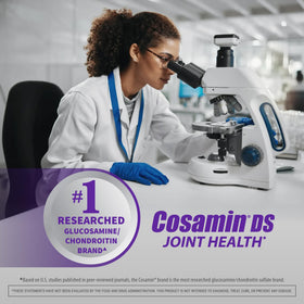 Nutramax Cosamin DS 210 capsules sur une table avec des suppléments
