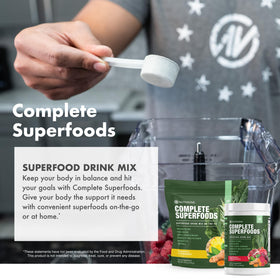 NutraOne Complete Superfoods stick pack dans un verre d'eau