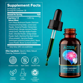 Nutraville Guardian Pineal X à côté d'un livre et d'une tasse de thé