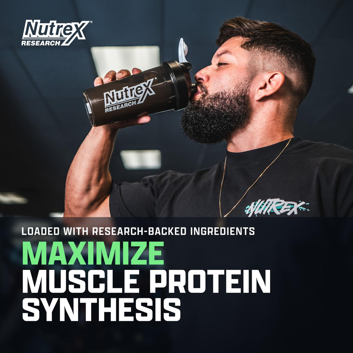 Nutrex Research EAA Hydration poudre 440g versée dans un verre