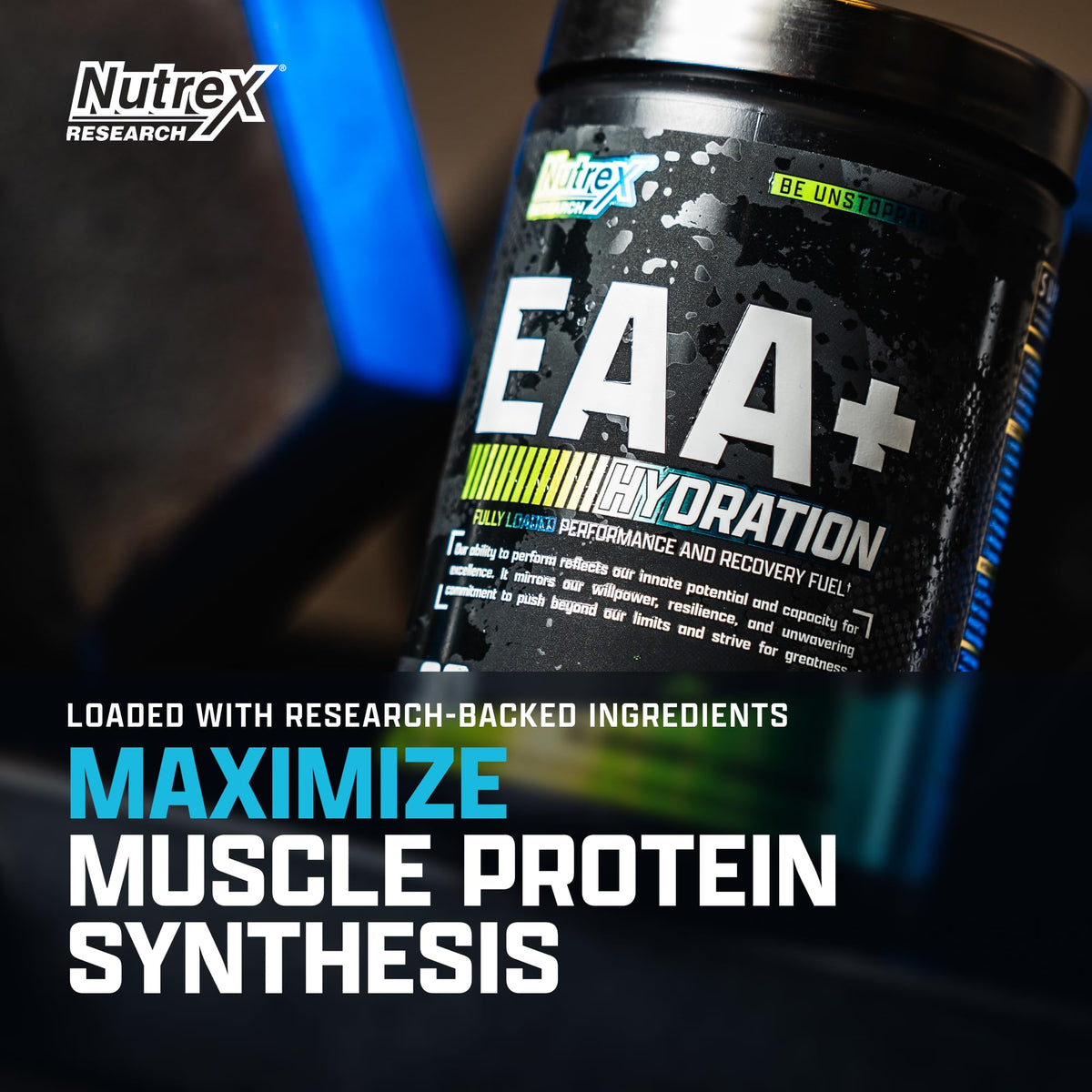 Nutrex Research EAA Hydration poudre dans un verre avec eau