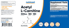Nutricost Acétyl L-Carnitine 500mg capsules avec un verre d'eau