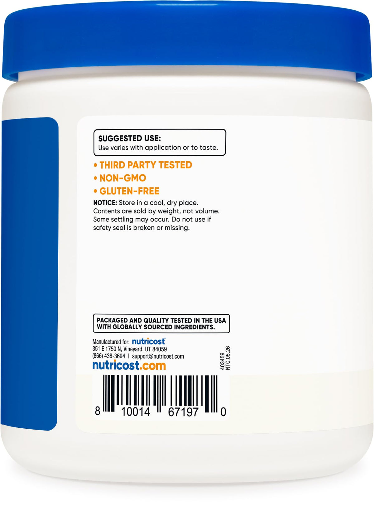 Nutricost Acide Malique Poudre 454G sur une table avec un verre d'eau