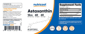 Nutricost Astaxanthin 12mg gélules avec un verre d'eau