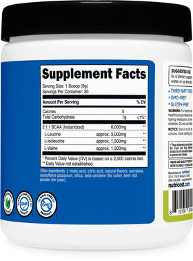Nutricost BCAA 2:1:1 Saveur Pêche Poire à côté d'un shaker