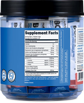 Nutricost BCAA+ sachets hydratation citron framboise, mélange dans un verre