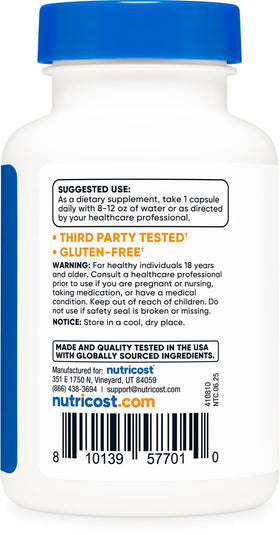 Nutricost Chrysin 550mg capsules sur fond blanc