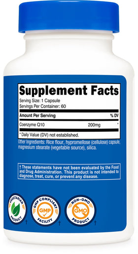 Nutricost CoQ10 200mg gélules avec un verre d'eau