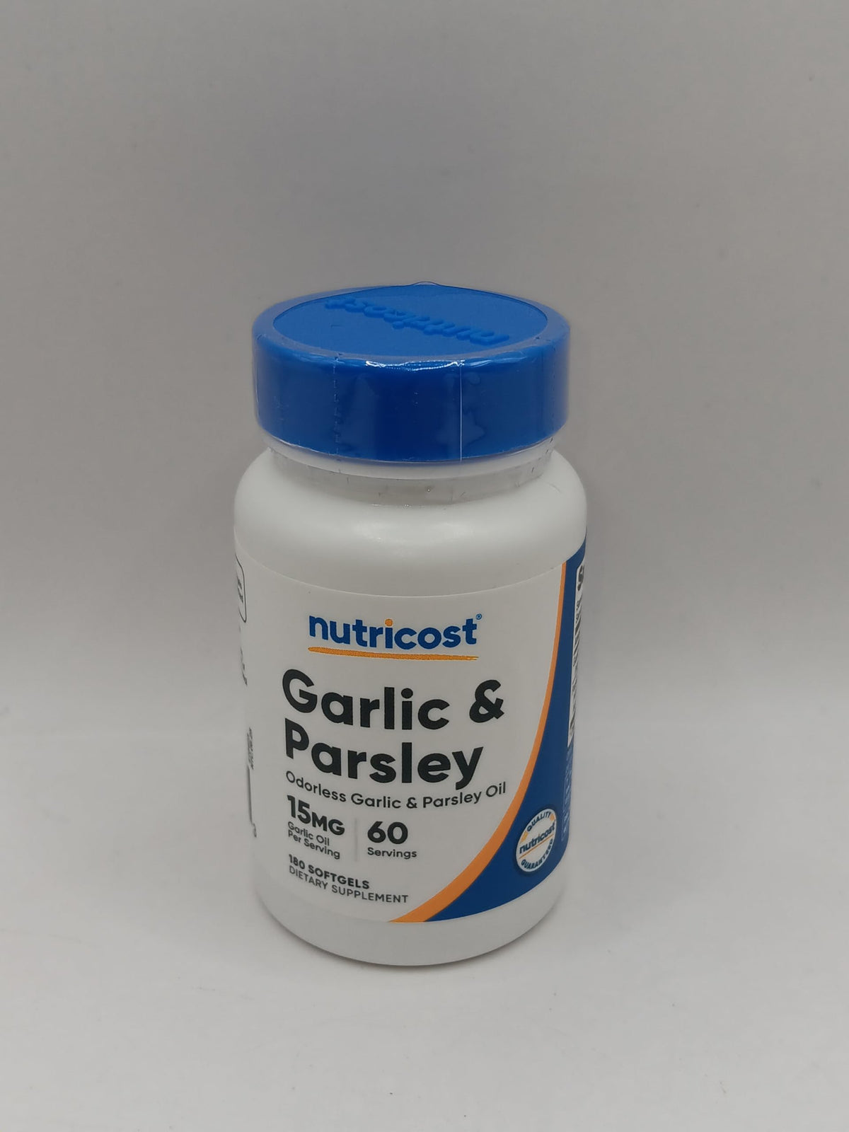 Nutricost Huile d'Ail et Persil sur fond naturel