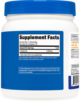 Nutricost L-Glutamine Poudre 500g sur une table avec des ingrédients