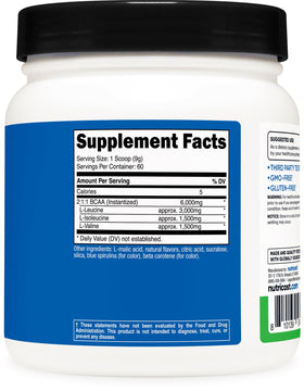 Nutricost Poudre BCAA 2:1:1 630g Saveur Pomme Verte sur table