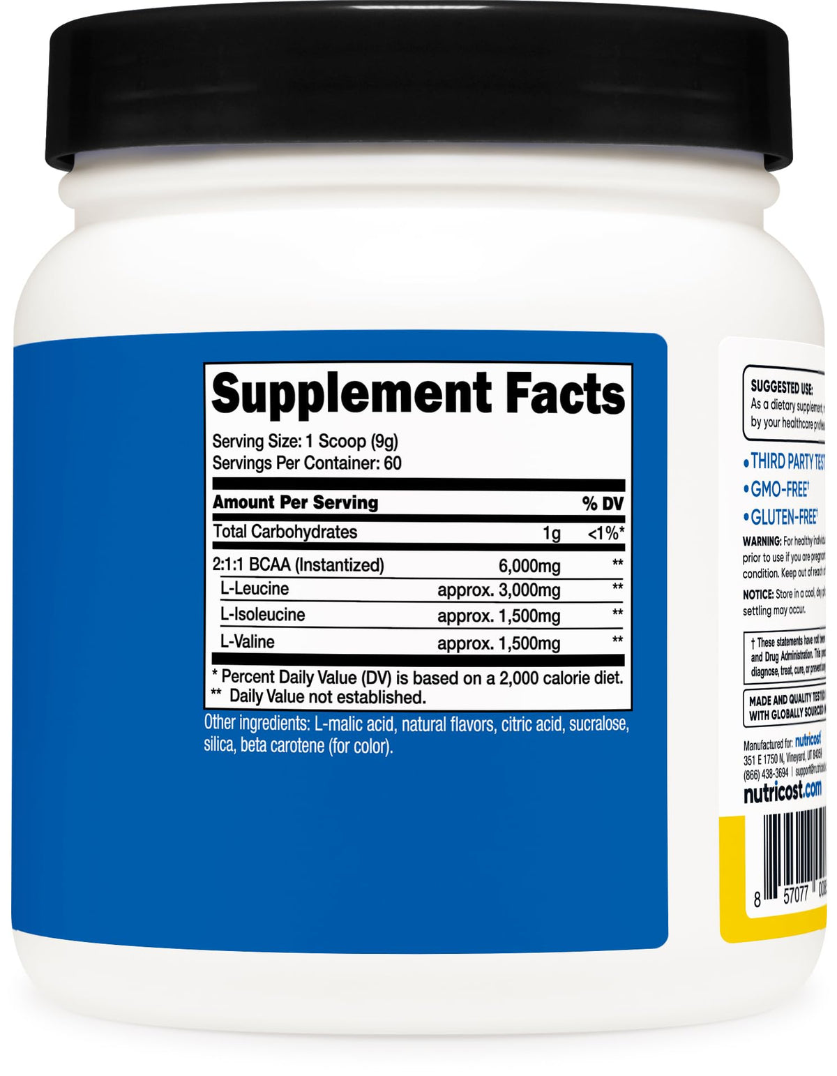 Nutricost Poudre BCAA Ananas et un shaker sur une table