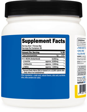 Nutricost Poudre BCAA Ananas et un shaker sur une table