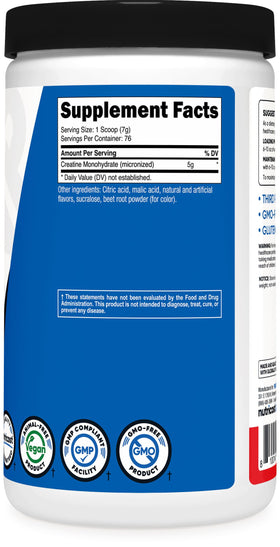 Nutricost Poudre de Créatine Monohydrate 500g en poudre dans un verre