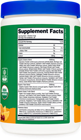 Nutricost Poudre de Super Greens Bio Saveur Orange en préparation