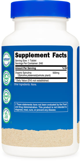 Nutricost Spiruline Bio 500mg comprimés dans une main