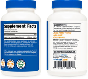 Nutricost Vitamine C Liposomale 1500mg gélules avec un verre d'eau