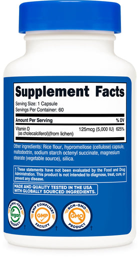 Nutricost Vitamine D3 Vegan 5000 UI 60 capsules sur une table en bois