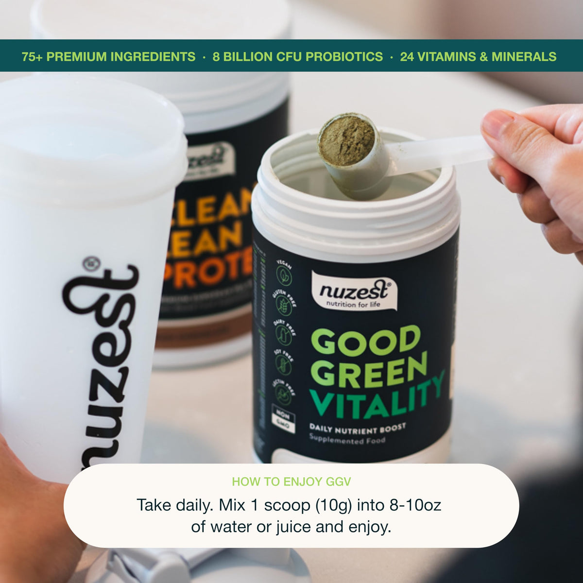 Nuzest Good Green Vitality poudre de super aliments 372g en utilisation dans un smoothie
