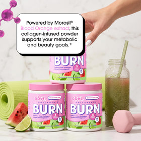Obvi Collagenic Burn Powder Poudre de Collagène avec des fruits en arrière-plan.