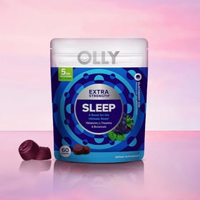 OLLIE Gummies Sommeil avec ingrédients botaniques sur fond blanc