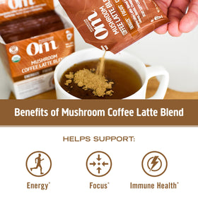 OM MUSHROOM SUPERFOOD Café Latte mélange dans une cuisine