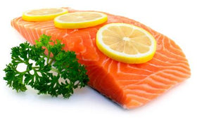 Omega-3 Max en usage avec un verre d'eau