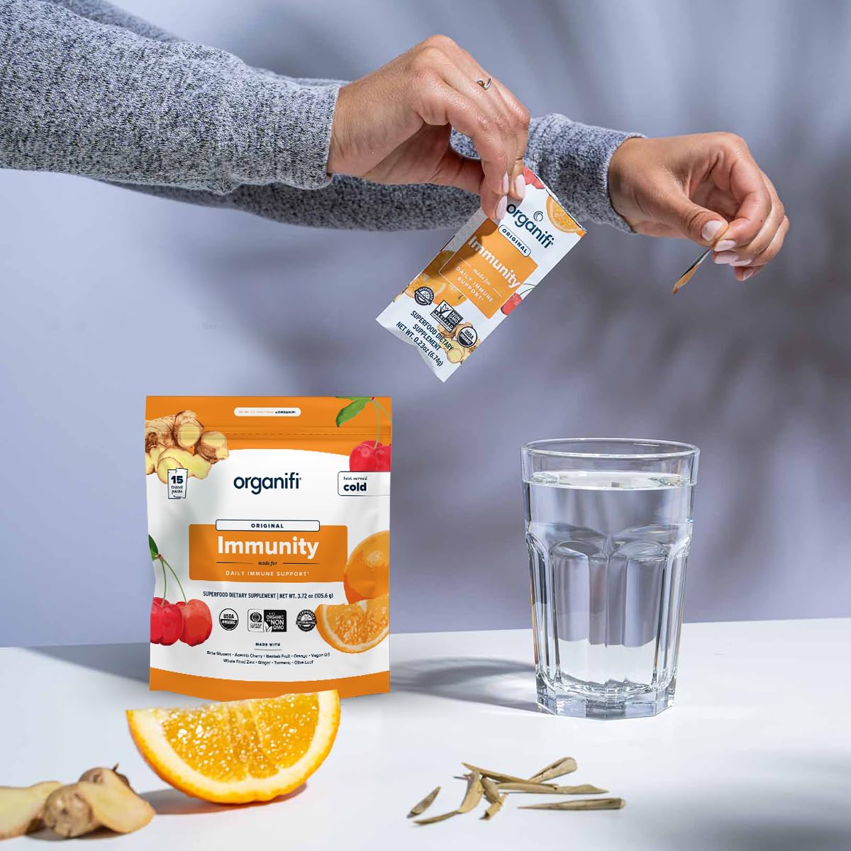 Organifi daily wellness avec une cuillère à mélanger