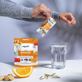 Organifi daily wellness avec une cuillère à mélanger