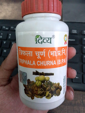 Patanjali Triphala Churna 240g, vue avant du produit
