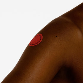 Patch à la berbérine sur une surface propre