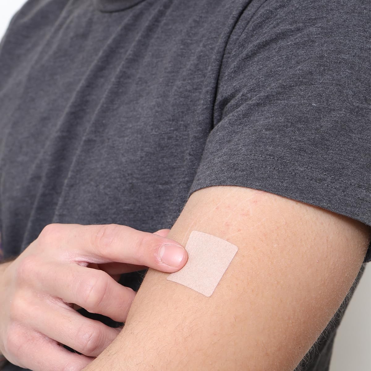 Patches B12 Veru Wellness étalés sur une surface