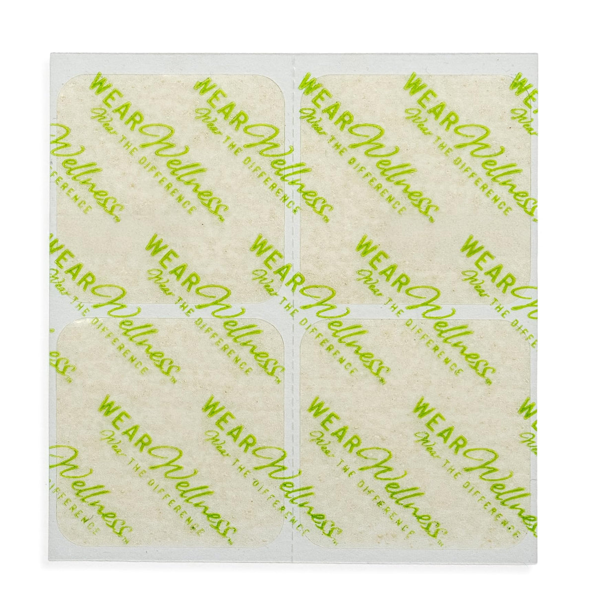 Patches Clarity Wear Wellness sur une table avec accessoires