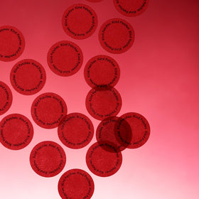Patches menstruels Kind Patches sur un fond neutre montrant la texture