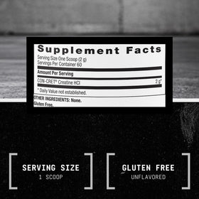 Personne préparant un shake avec la créatine HCl BEYOND RAW