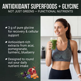 PEScience Poudre de Superaliments Verts 272g dans un verre d'eau