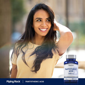 Piping Rock Acide Pantothénique 500mg capsules en main