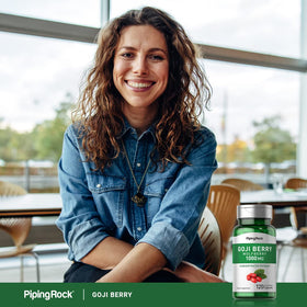 Piping Rock Baies de Goji - Capsules sur un fond blanc