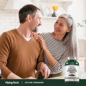 Piping Rock Cannelle Ceylan capsules sur une table