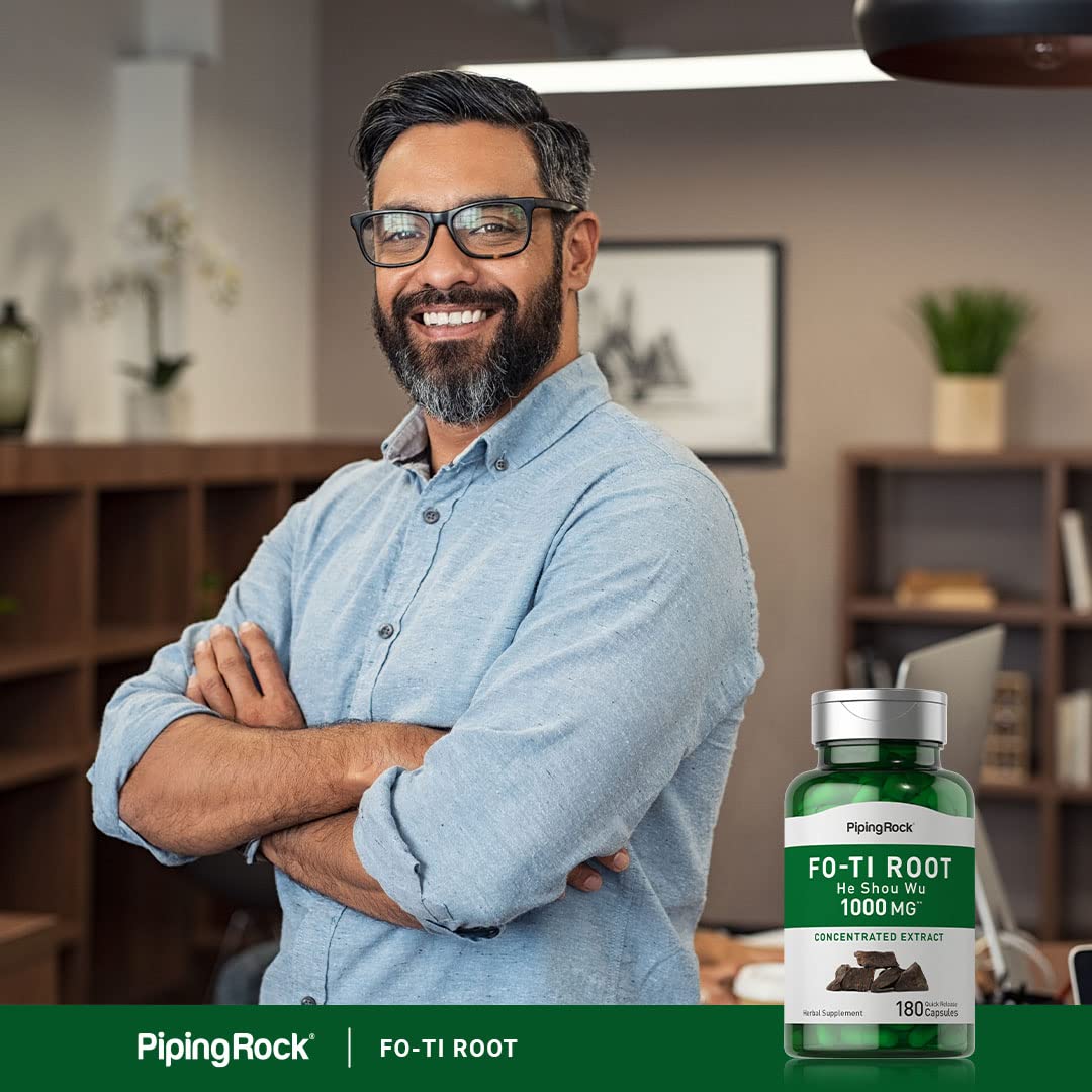 Piping Rock Complément Fo-Ti 180 Capsules avec des herbes sur la table