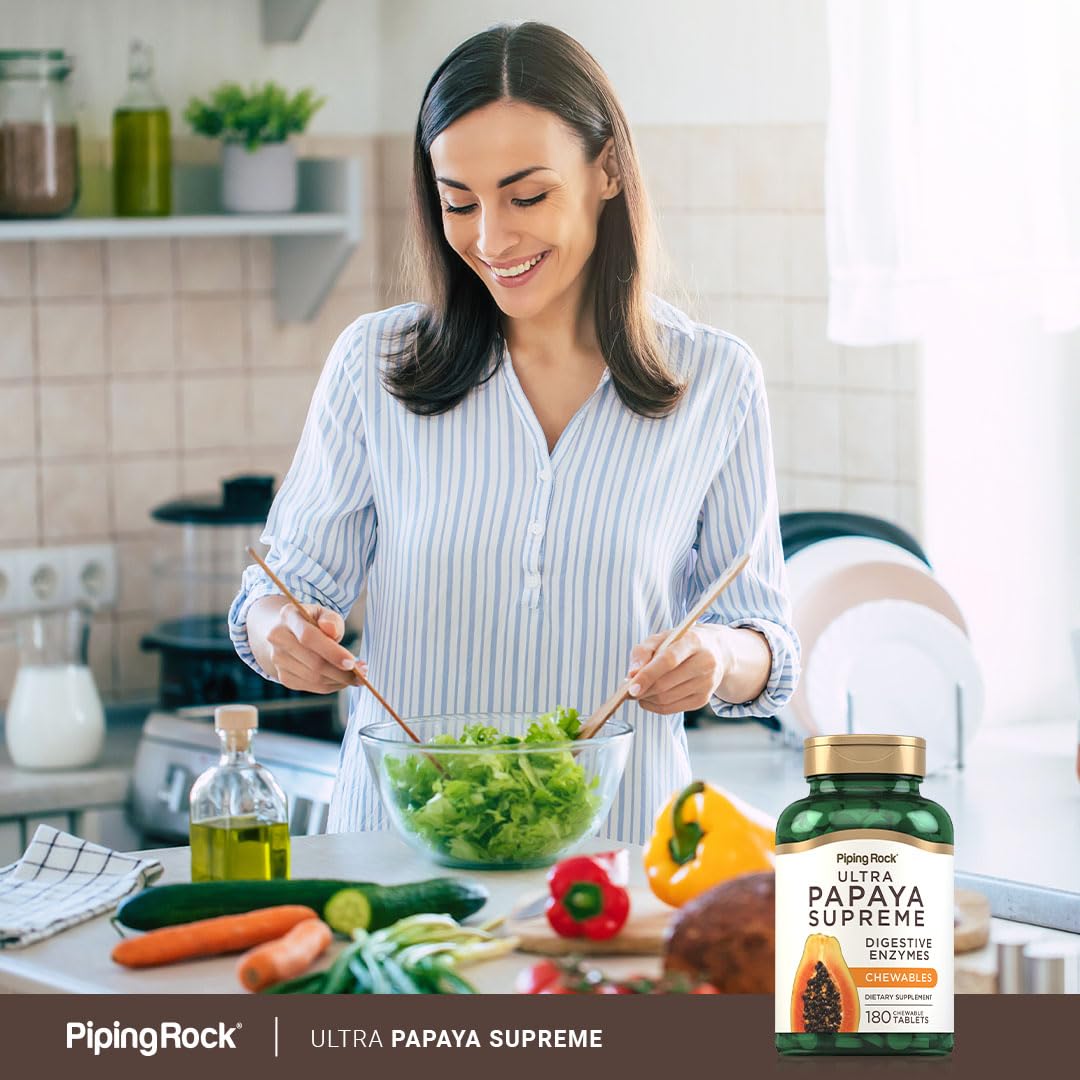 Piping Rock Enzymes à Mâcher à la Papaye comprimés dans une main