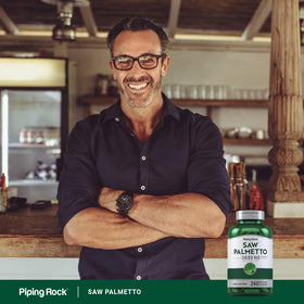 Piping Rock Extrait de Saw Palmetto capsules sur un fond neutre