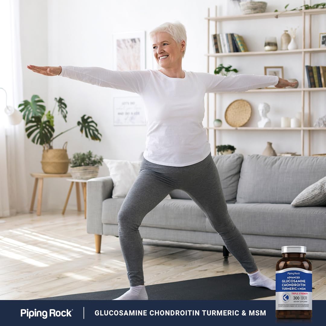 Piping Rock Glucosamine Chondroitin MSM comprimés dans une main