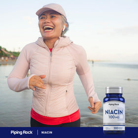 Piping Rock Niacine 100mg sur une table en bois