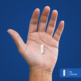 Piping Rock Niacine 500mg capsules à côté d'un verre d'eau