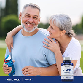 Piping Rock Niacine 500mg capsules dans une main