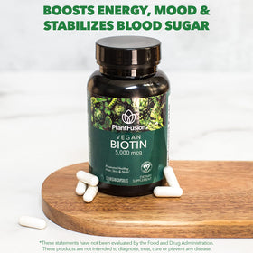 PlantFusion Biotine Végétale - Capsules sur un fond naturel