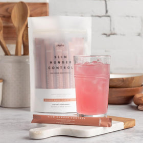 Plexus Slim Hunger Control sur une table, prêt à être consommé.